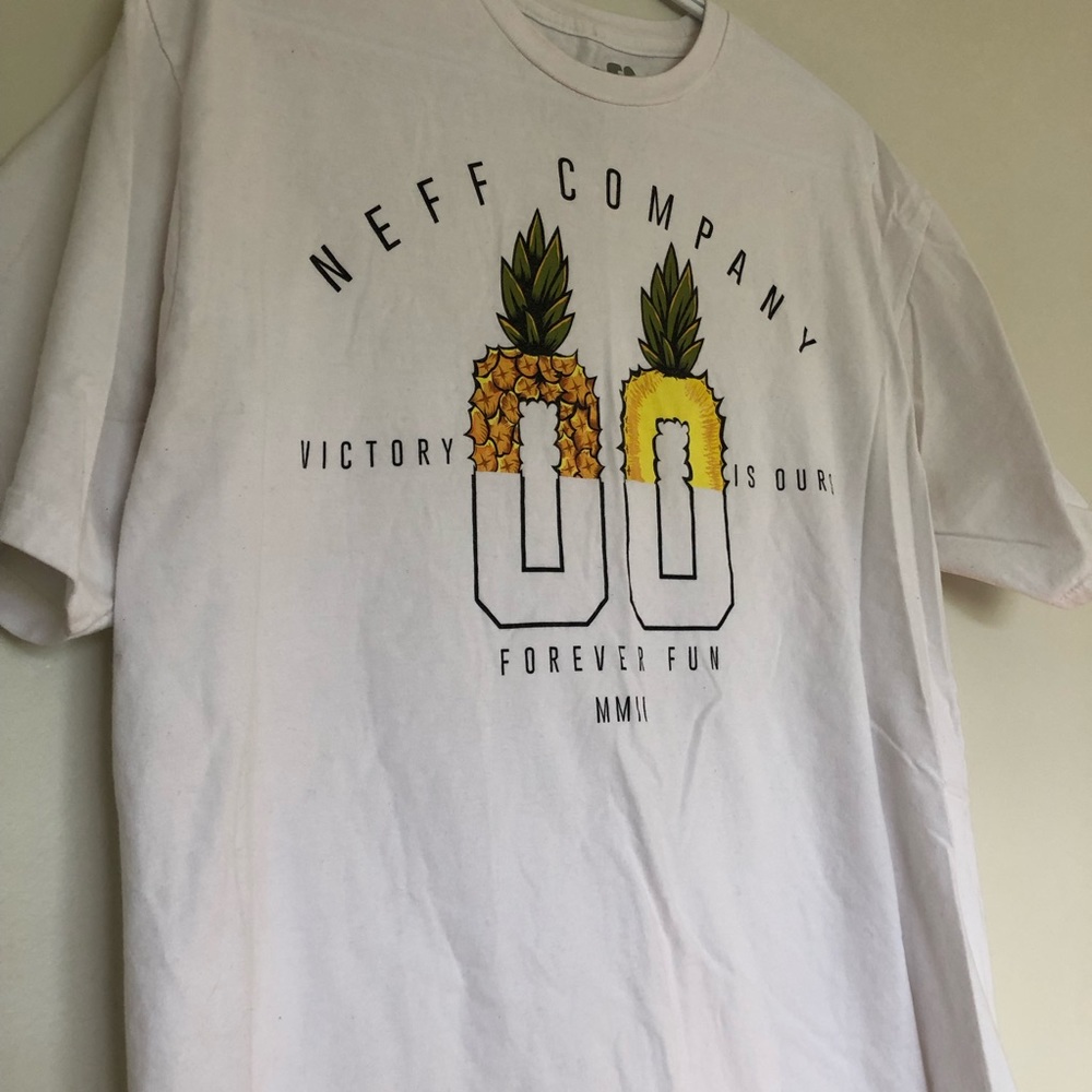 🌼 3/$30 | EUC | Mens Neff Pineapple Tee
